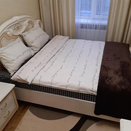 Apartament Двокімнатна Shepetovka Zewnętrze zdjęcie